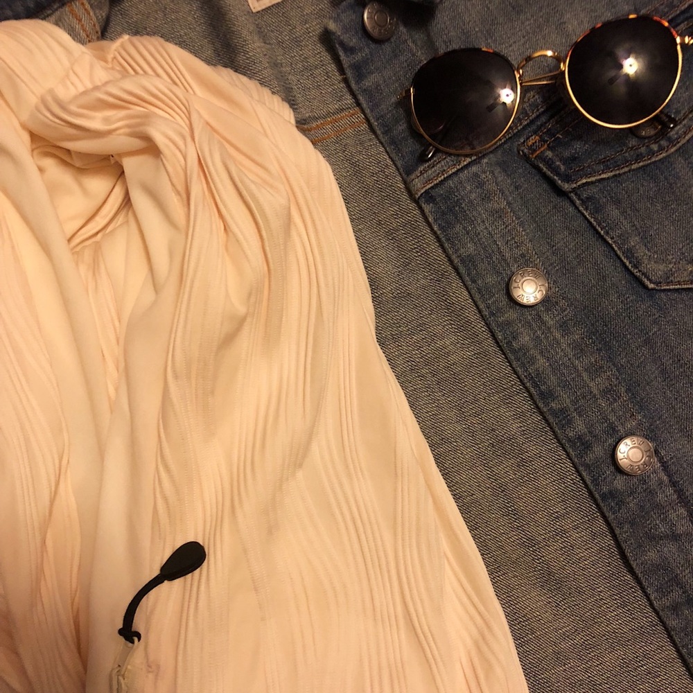 Cream infinity scarf with pocket/ Shold It